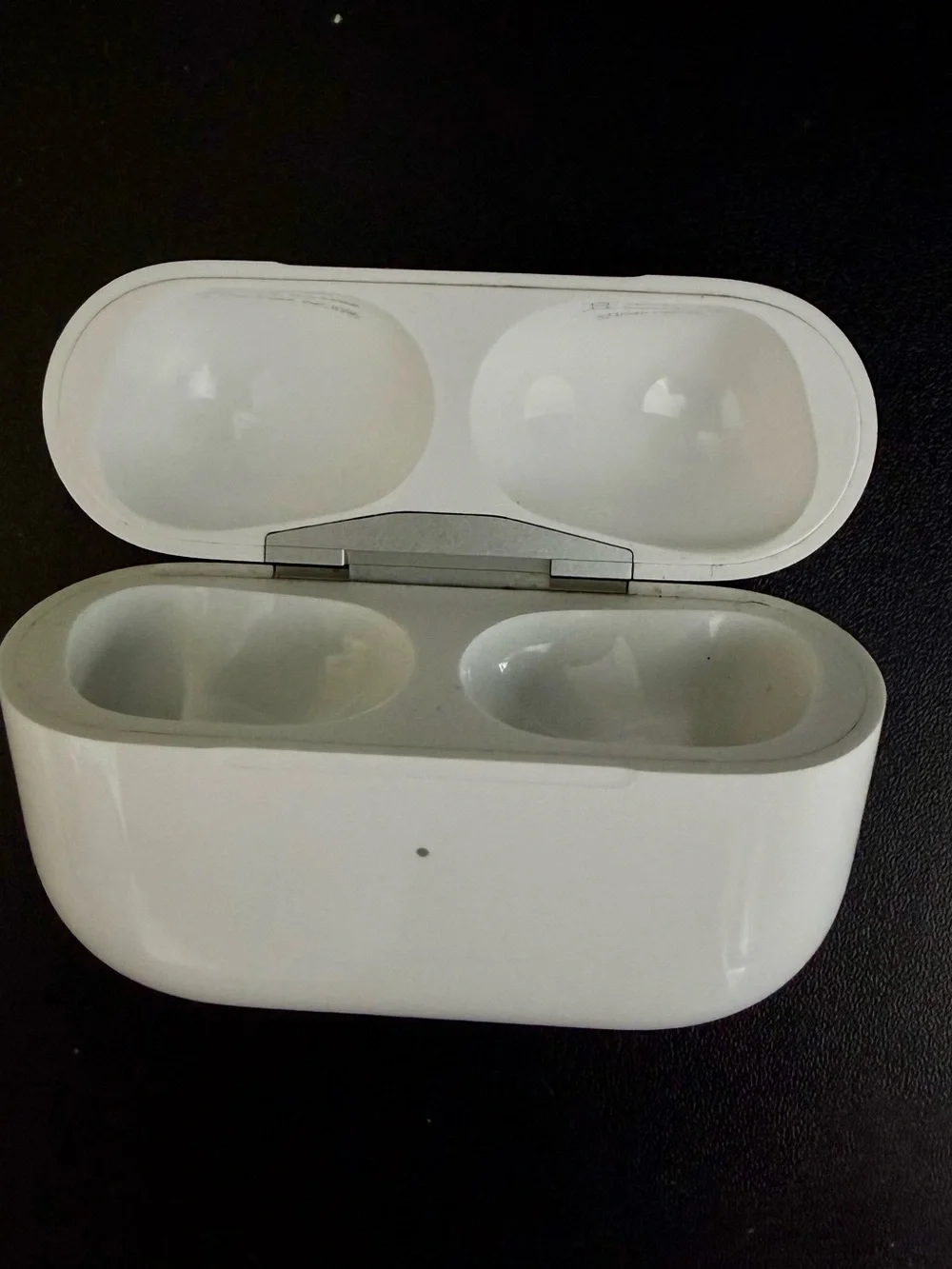 Apple AirPods Pro (White) Wireless Earbuds with Charging Case (only left bud)